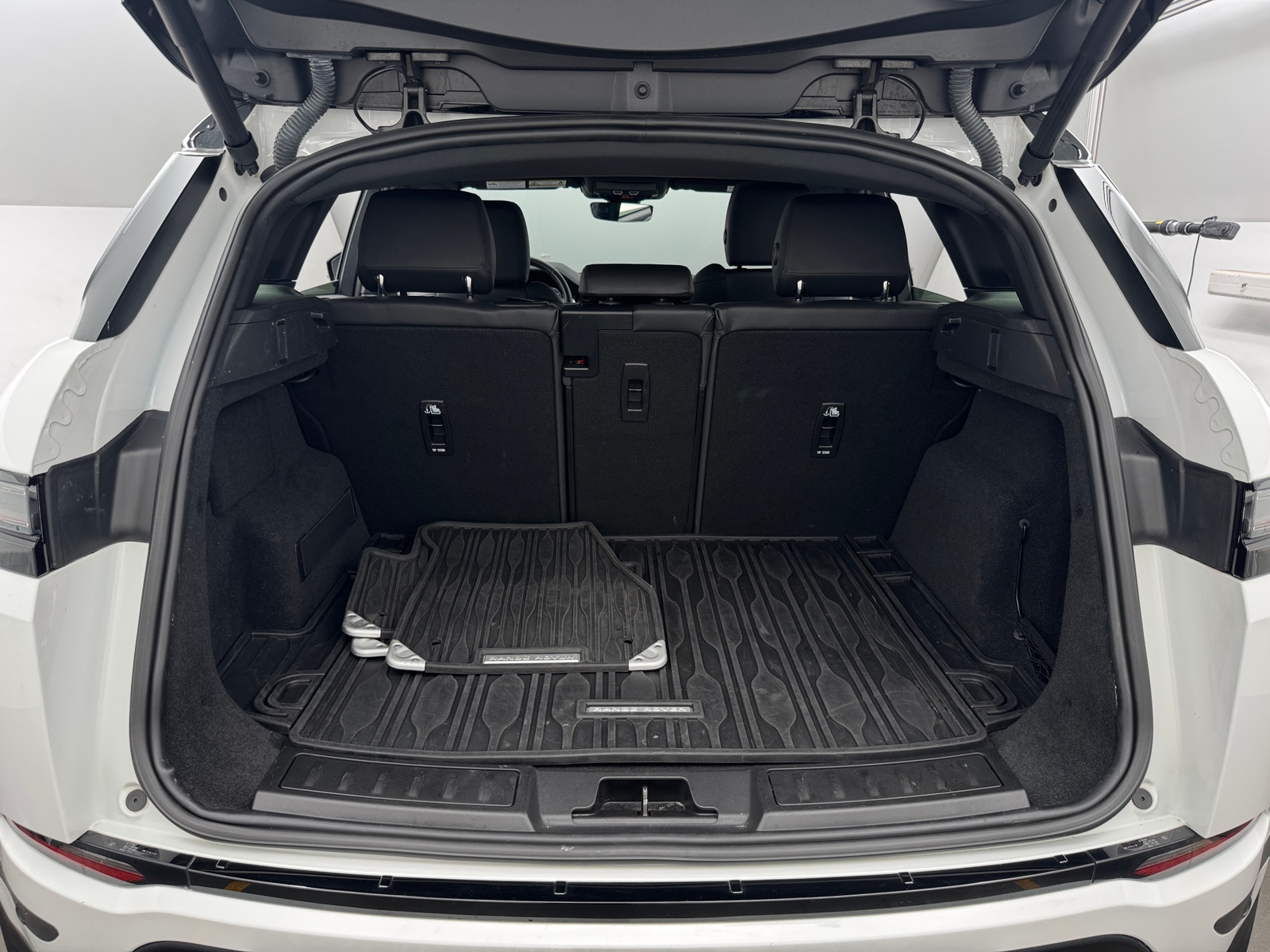 Thumbnail: 2024 Land Rover Range Rover Evoque - 6