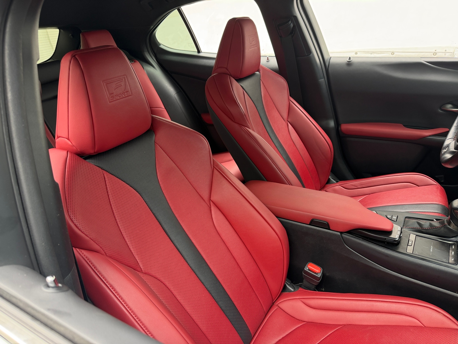 Thumbnail: 2021 Lexus UX - 2