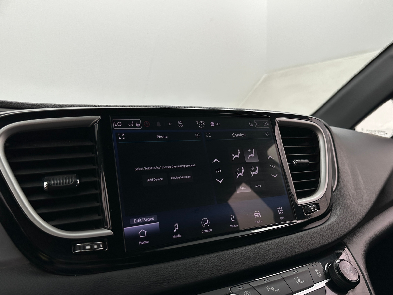 Thumbnail: 2025 Chrysler Pacifica - 3