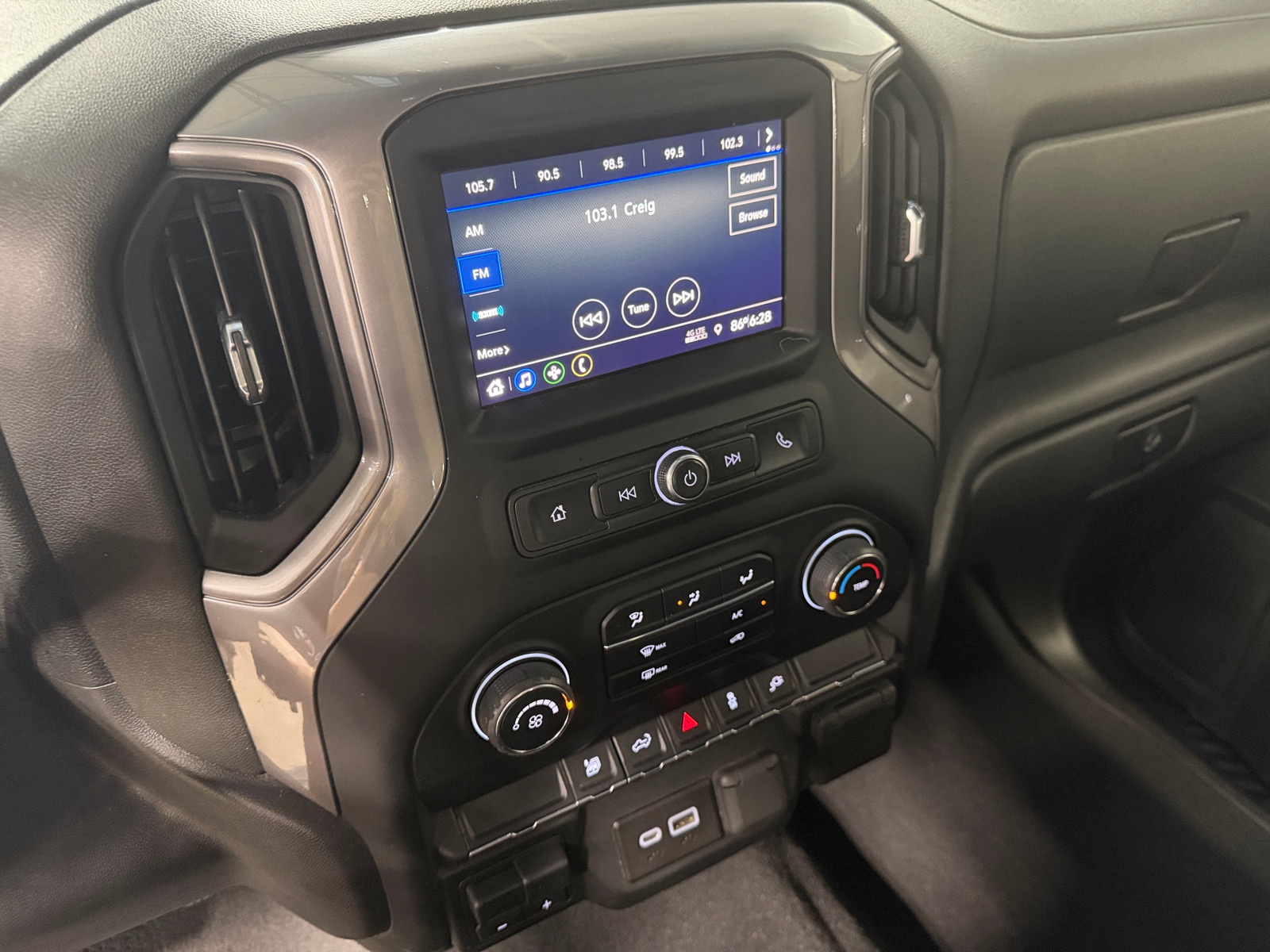 Thumbnail: 2022 Chevrolet Silverado 2500 - 4