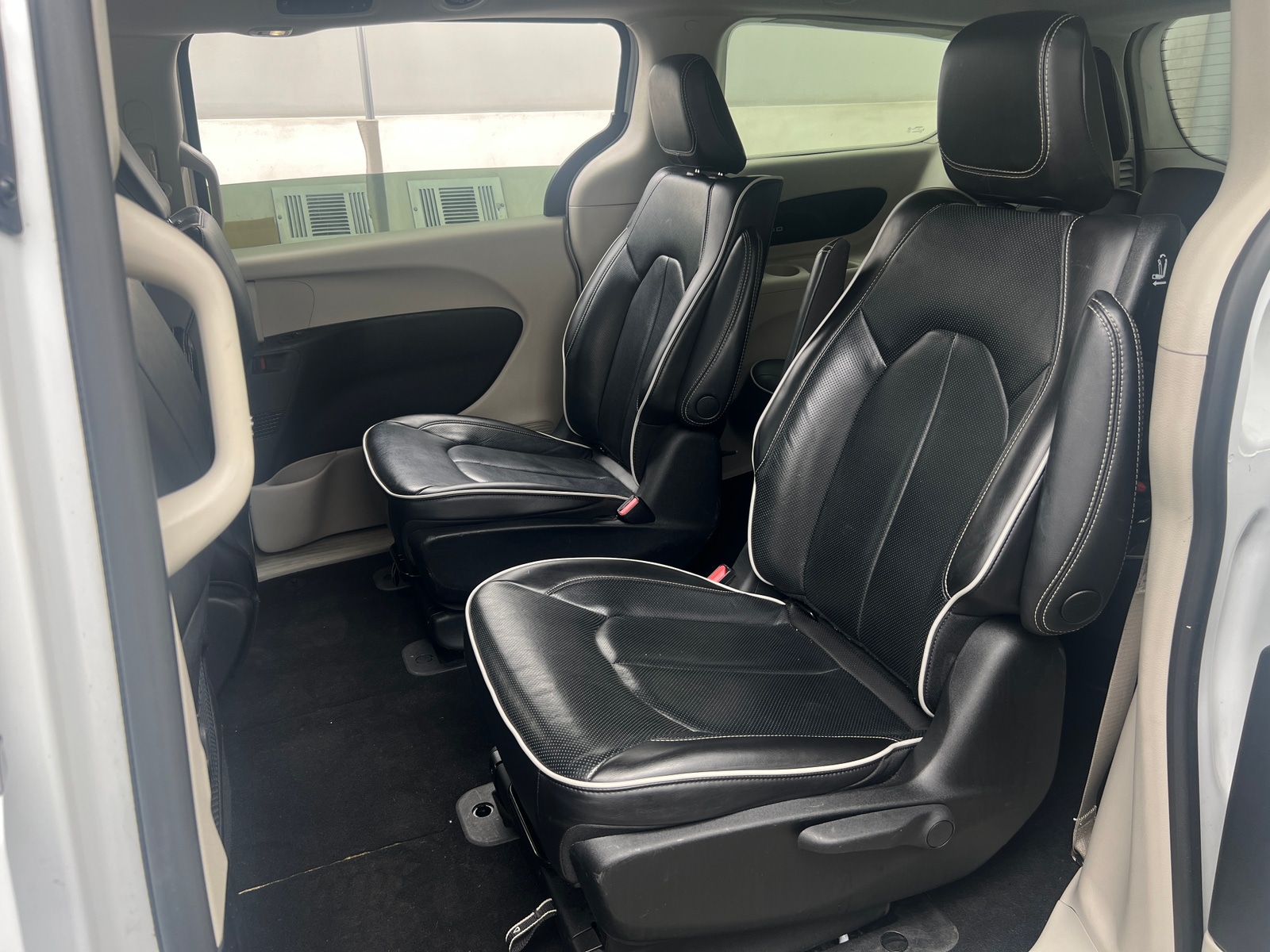 Thumbnail: 2023 Chrysler Pacifica - 5