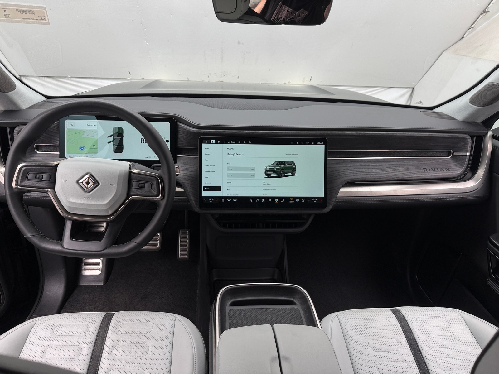 Thumbnail: 2023 Rivian R1S - 2