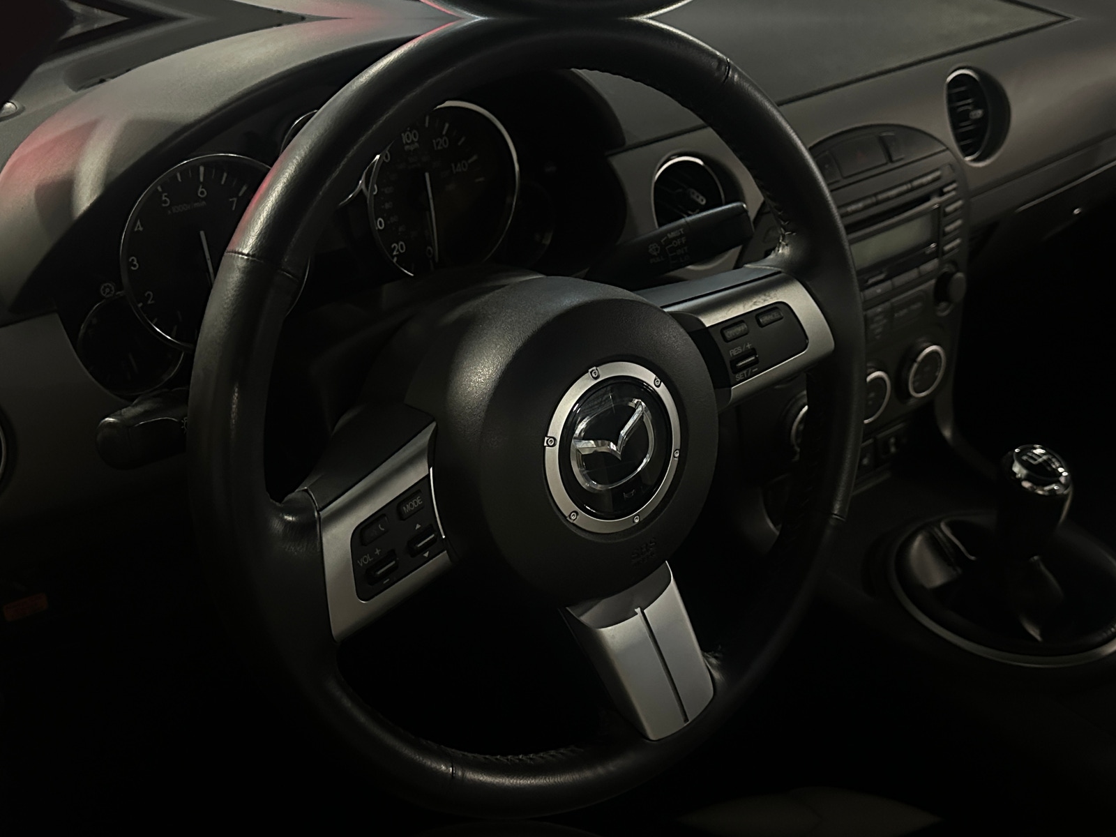 Thumbnail: 2011 Mazda MX-5 Miata - 4