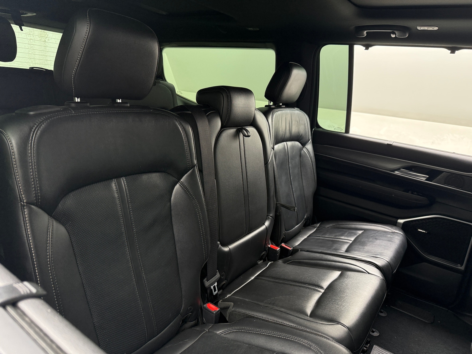 Thumbnail: 2022 Jeep Wagoneer - 5