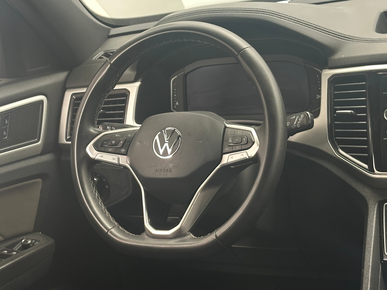 Thumbnail: 2023 Volkswagen Atlas - 4