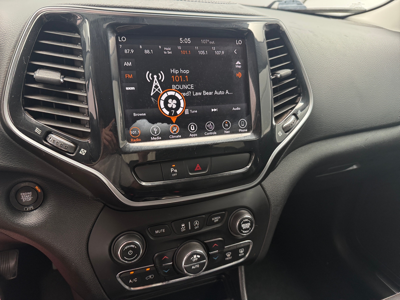 Thumbnail: 2019 Jeep Cherokee - 3