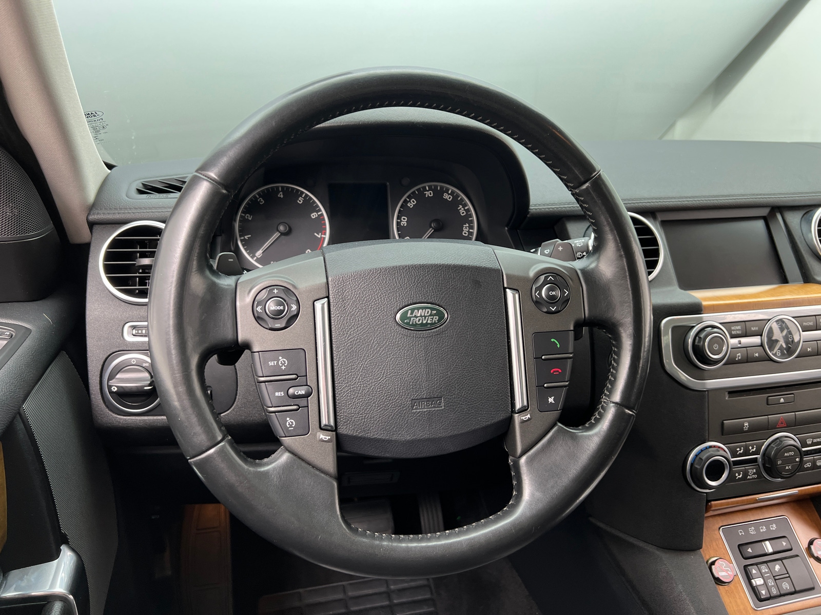 Thumbnail: 2016 Land Rover LR4 - 4