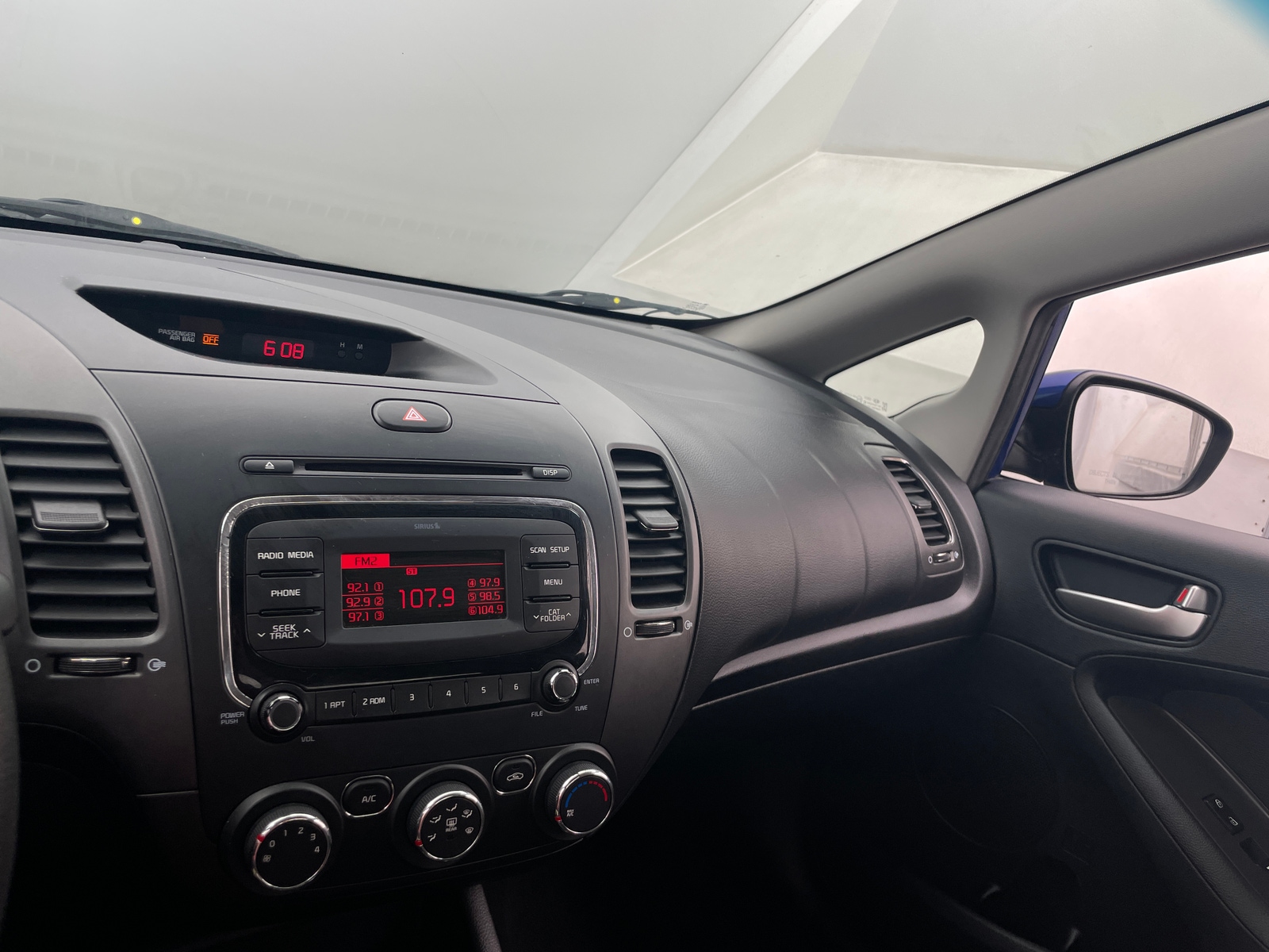 Thumbnail: 2017 Kia Forte - 4