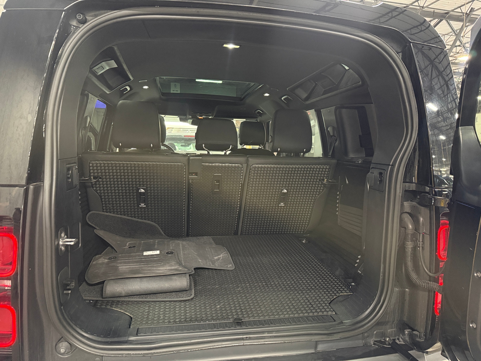 Thumbnail: 2025 Land Rover Defender - 6