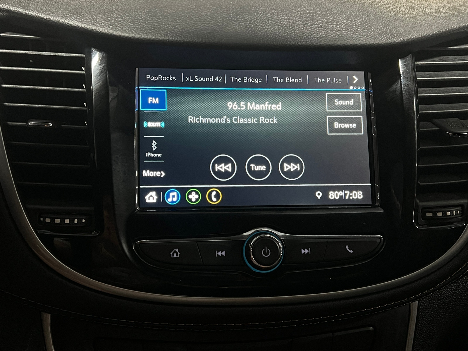 Thumbnail: 2019 Chevrolet Trax - 3