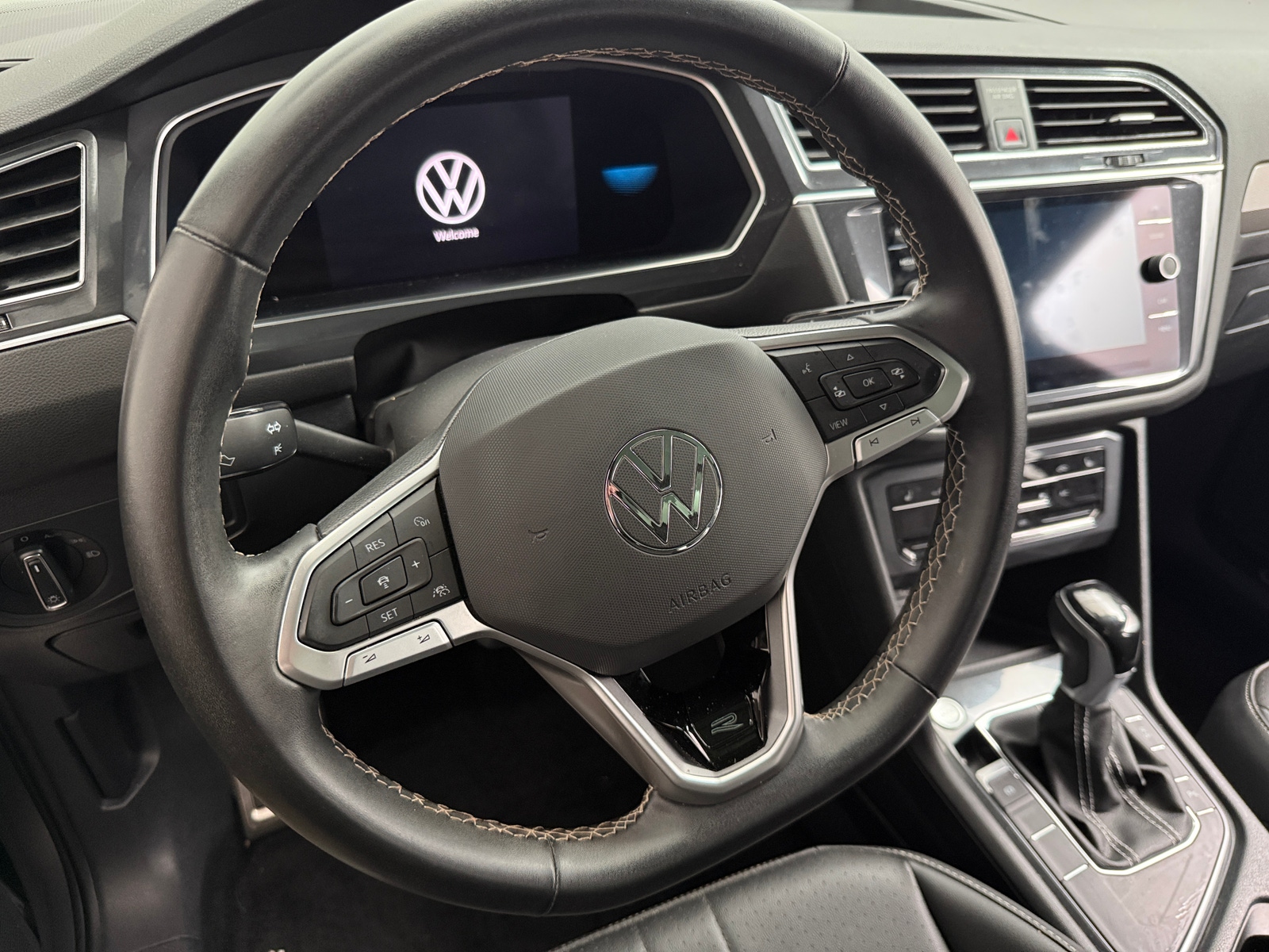Thumbnail: 2023 Volkswagen Tiguan - 4