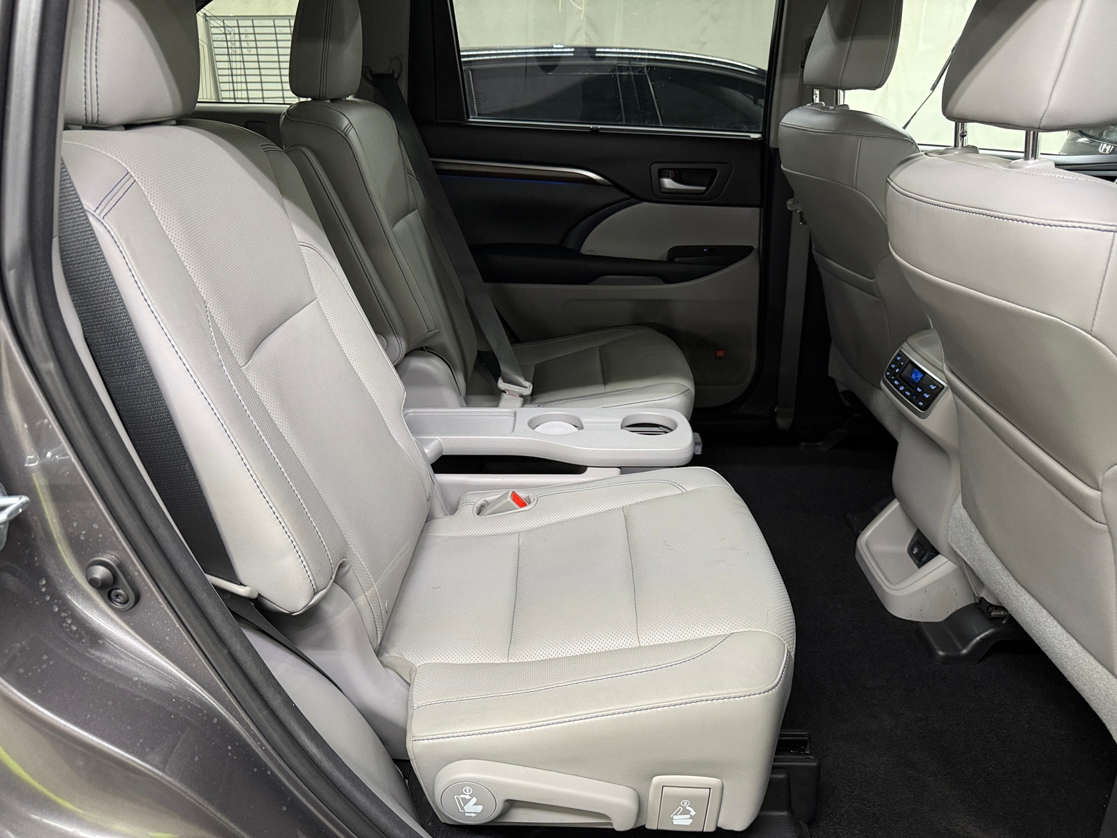Thumbnail: 2015 Toyota Highlander - 5