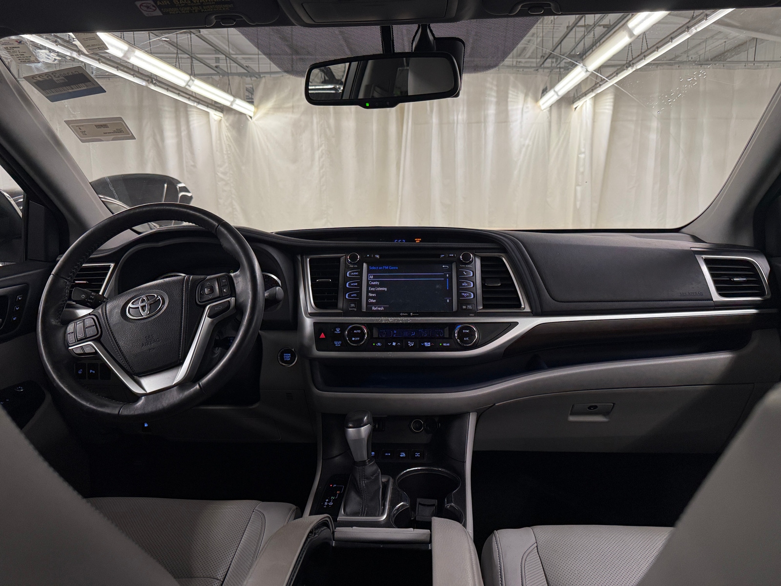 Thumbnail: 2015 Toyota Highlander - 2