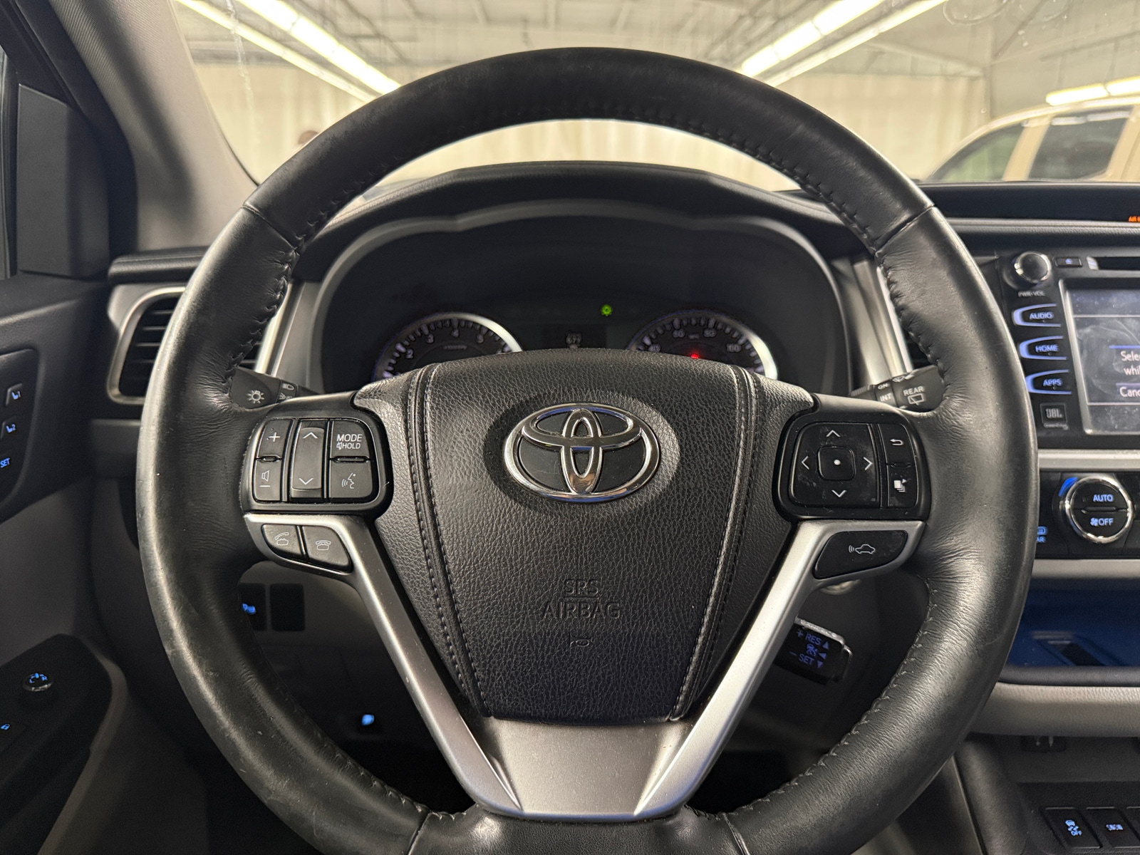 Thumbnail: 2015 Toyota Highlander - 4