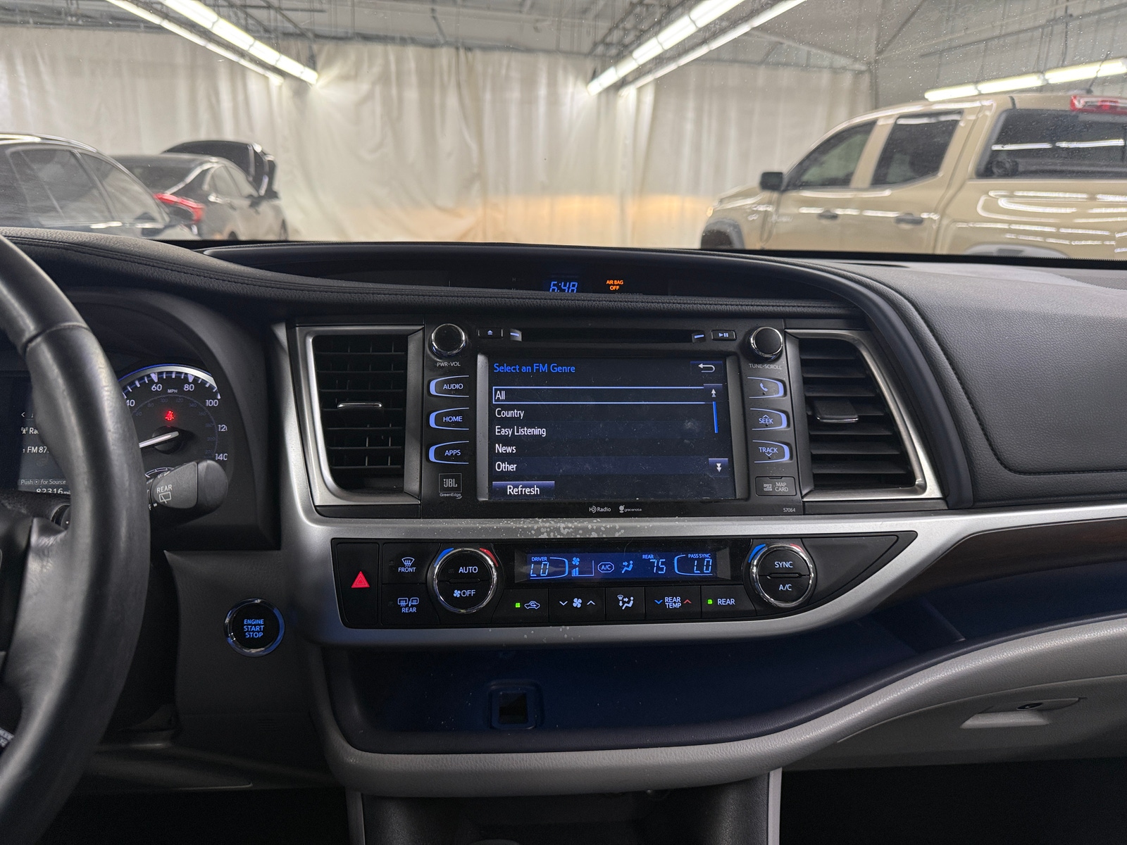Thumbnail: 2015 Toyota Highlander - 3