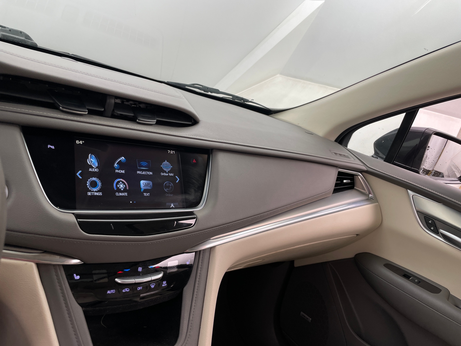 Thumbnail: 2018 Cadillac XT5 - 3