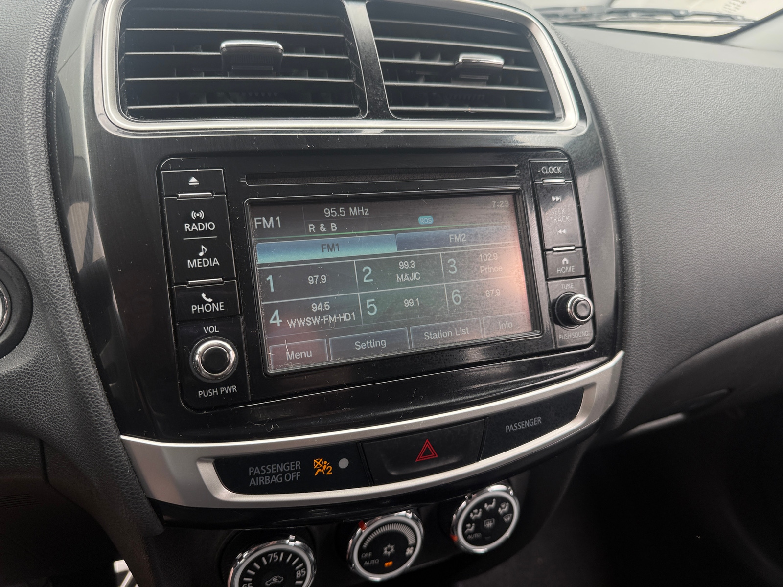 Thumbnail: 2016 Mitsubishi Outlander Sport - 3