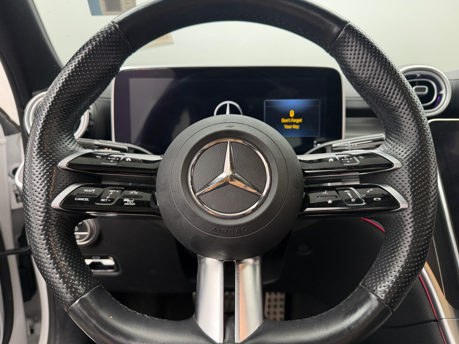 Thumbnail: 2023 Mercedes-Benz C-Class - 4