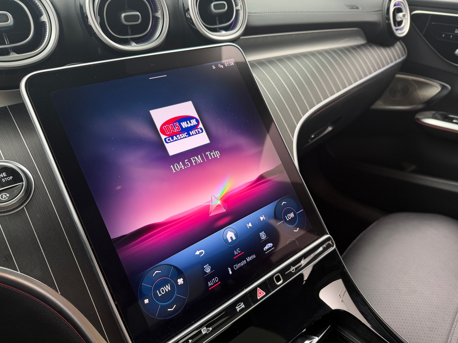 Thumbnail: 2023 Mercedes-Benz C-Class - 3