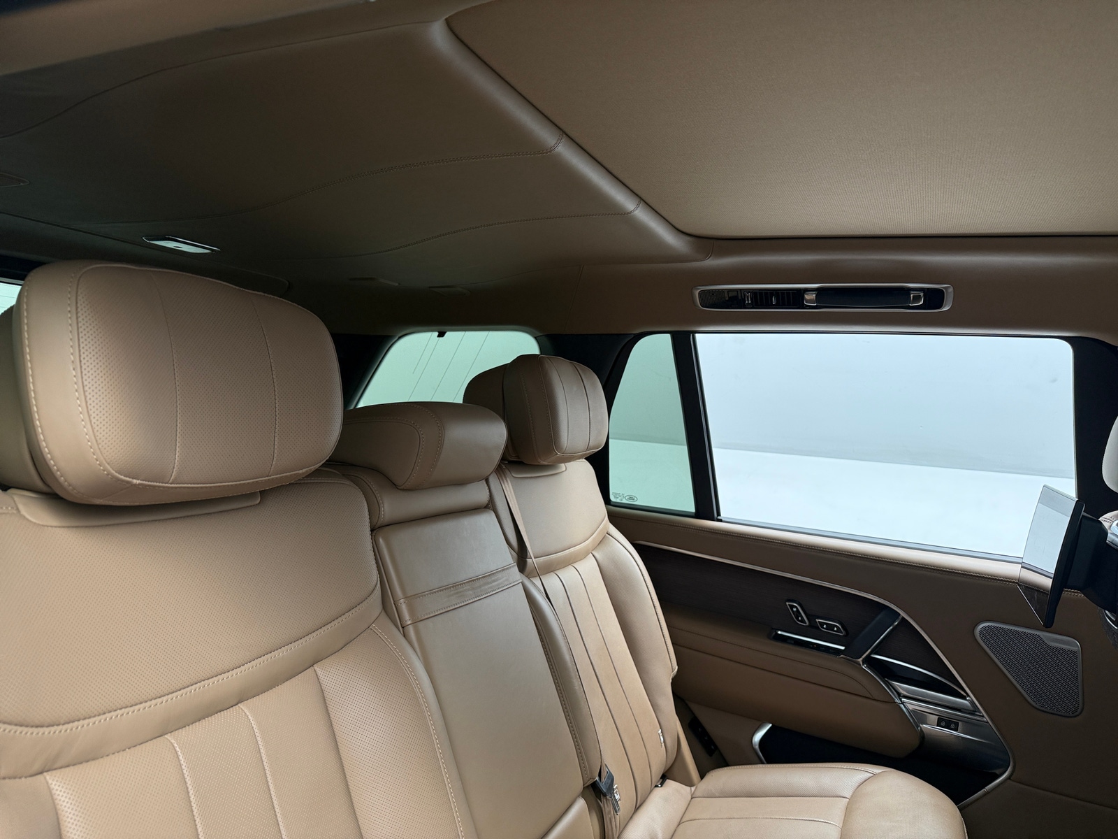 Thumbnail: 2025 Land Rover Range Rover - 5