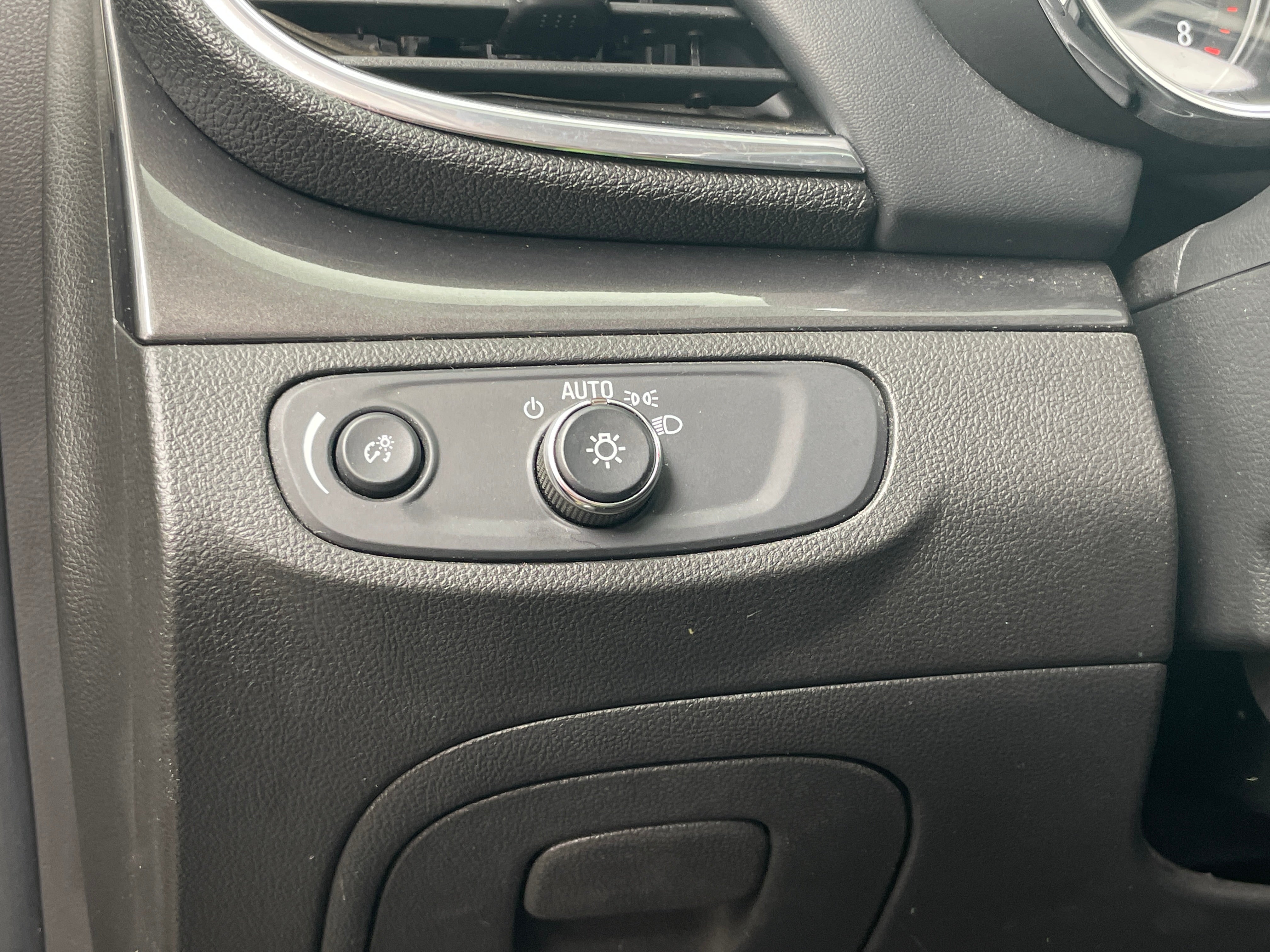 Used 2019 Buick Encore Preferred with VIN KL4CJESB2KB931560 for sale in Pewaukee, WI
