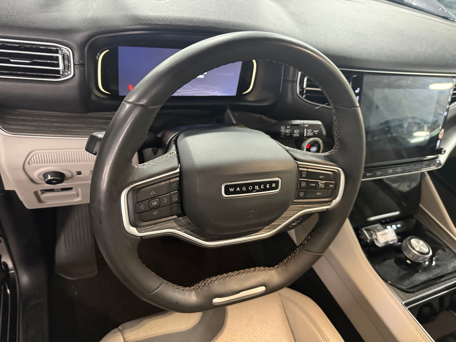 Thumbnail: 2024 Jeep Wagoneer - 4