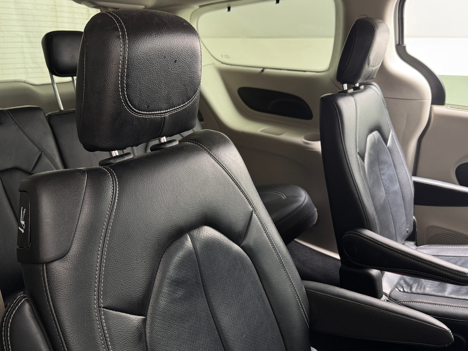 Thumbnail: 2022 Chrysler Pacifica - 5