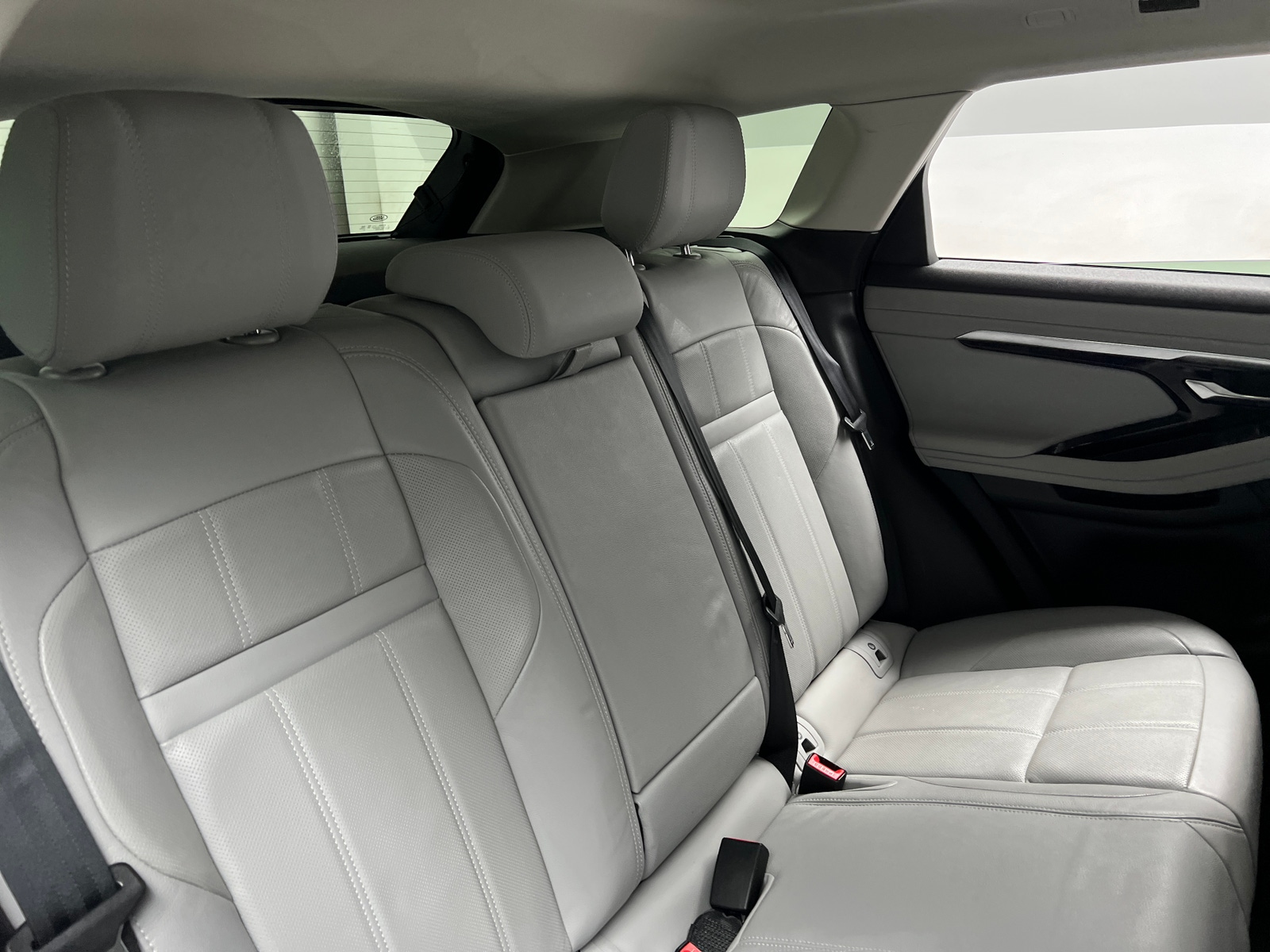 Thumbnail: 2020 Land Rover Range Rover Evoque - 5