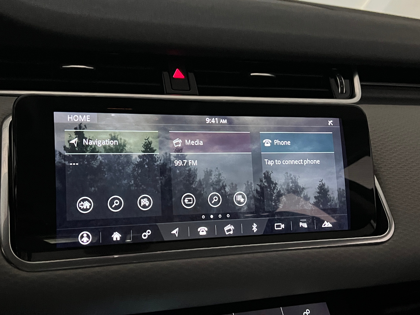 Thumbnail: 2020 Land Rover Range Rover Evoque - 3