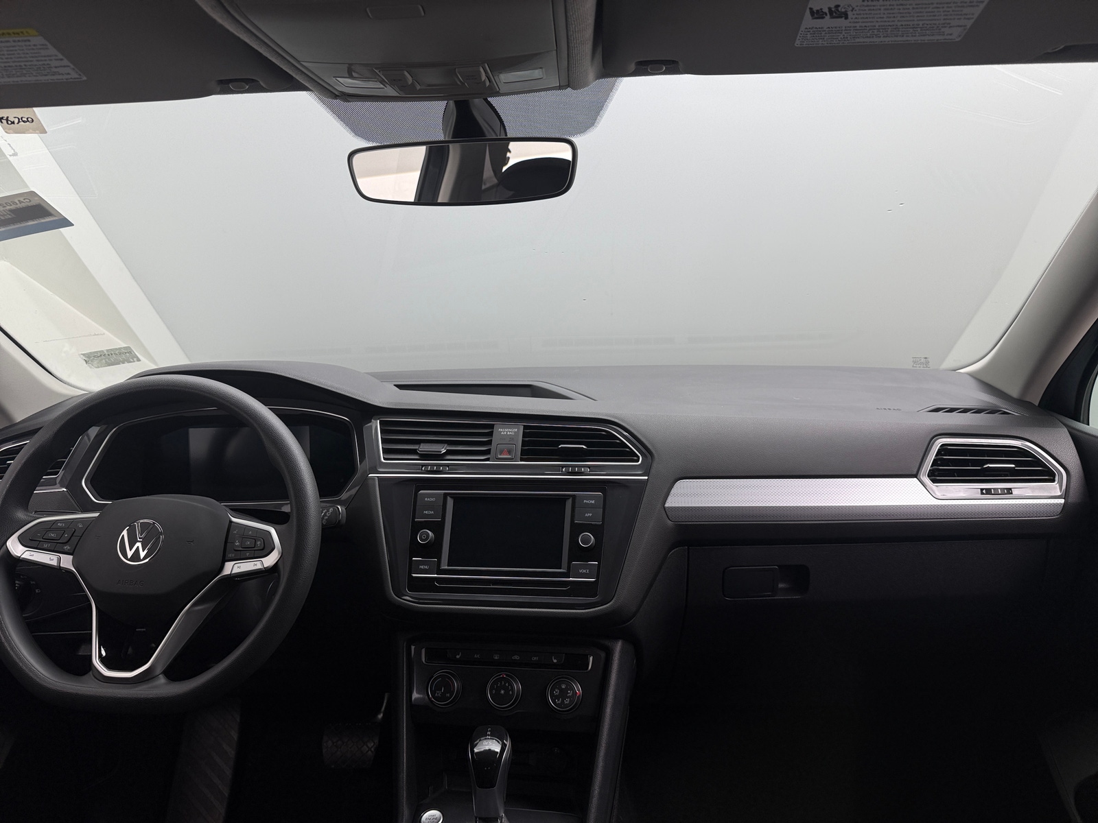 Thumbnail: 2023 Volkswagen Tiguan - 3
