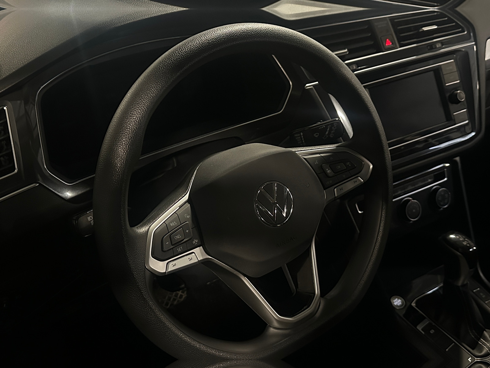 Thumbnail: 2023 Volkswagen Tiguan - 5