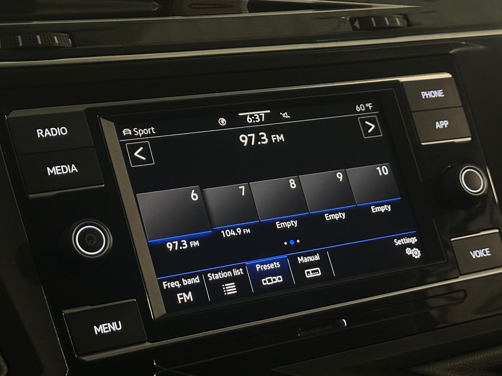Thumbnail: 2023 Volkswagen Tiguan - 4
