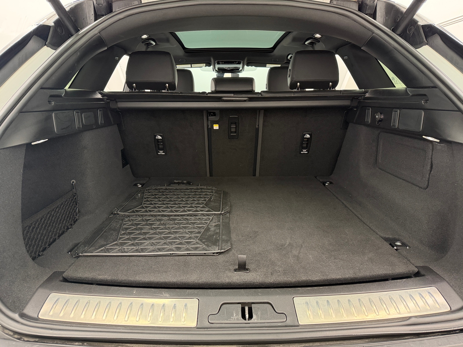 Thumbnail: 2025 Land Rover Range Rover Velar - 6