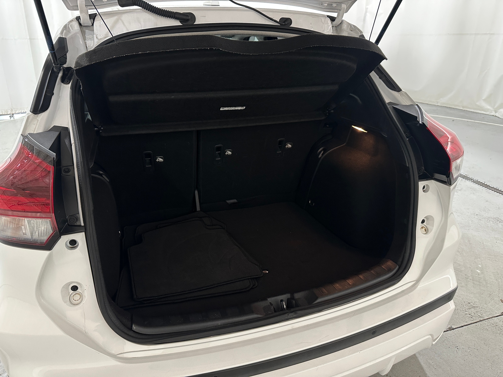 Thumbnail: 2021 Nissan Kicks - 7