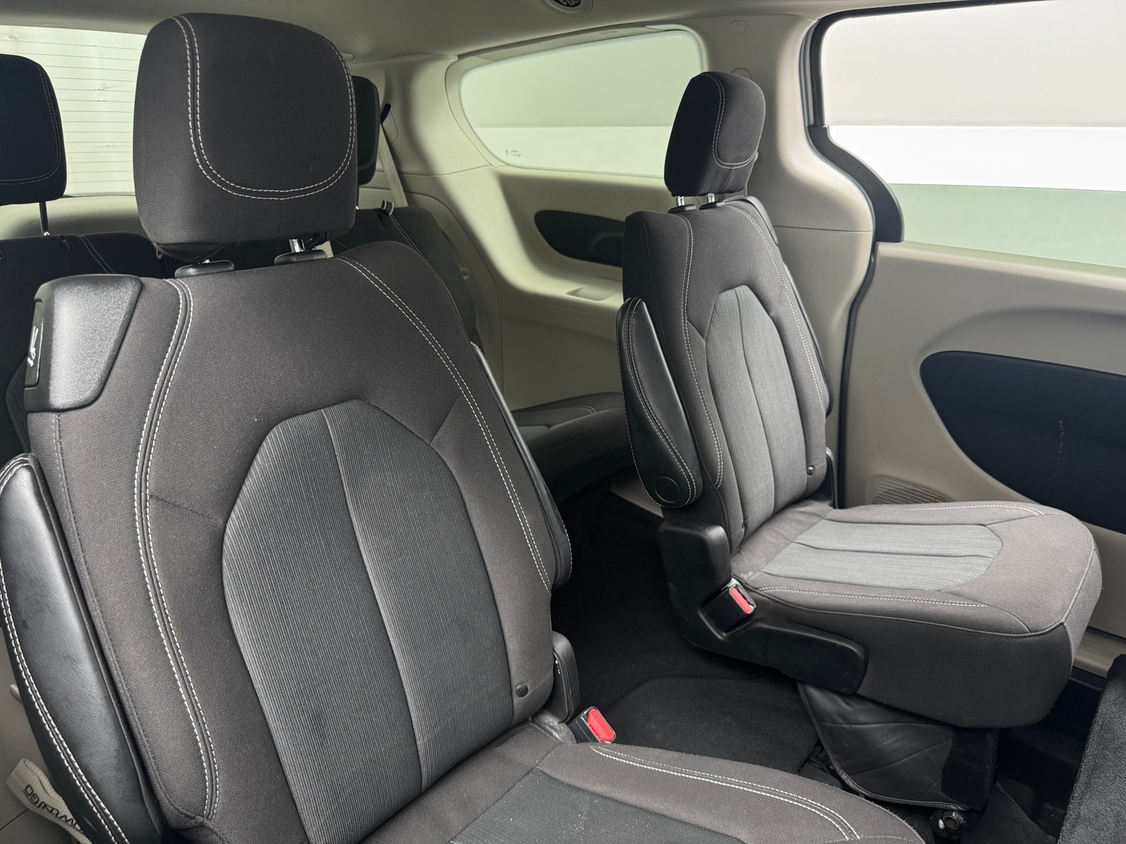 Thumbnail: 2023 Chrysler Voyager - 6
