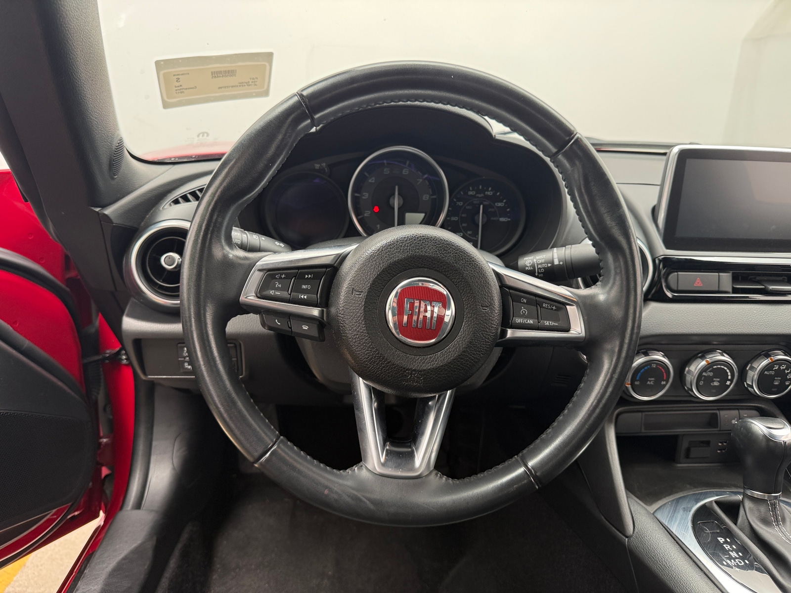 Thumbnail: 2017 Fiat 124 Spider - 4