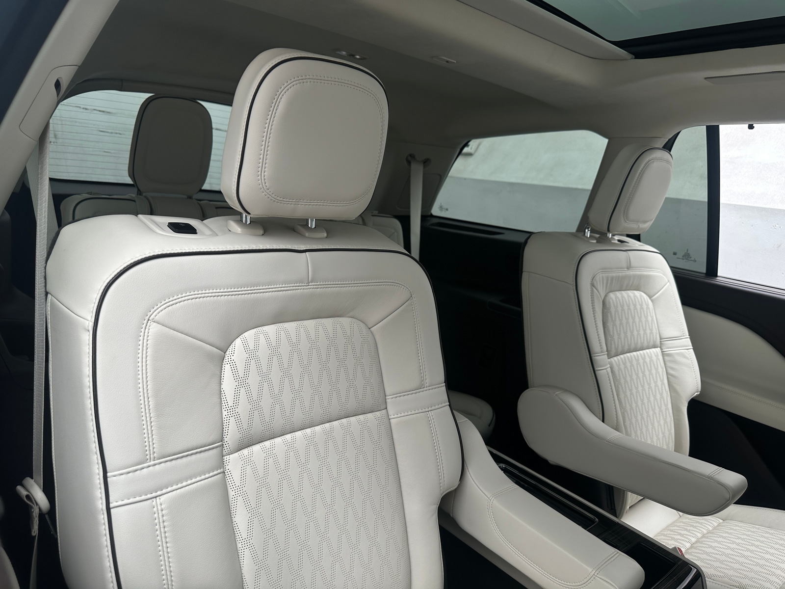 Thumbnail: 2024 Lincoln Aviator - 5