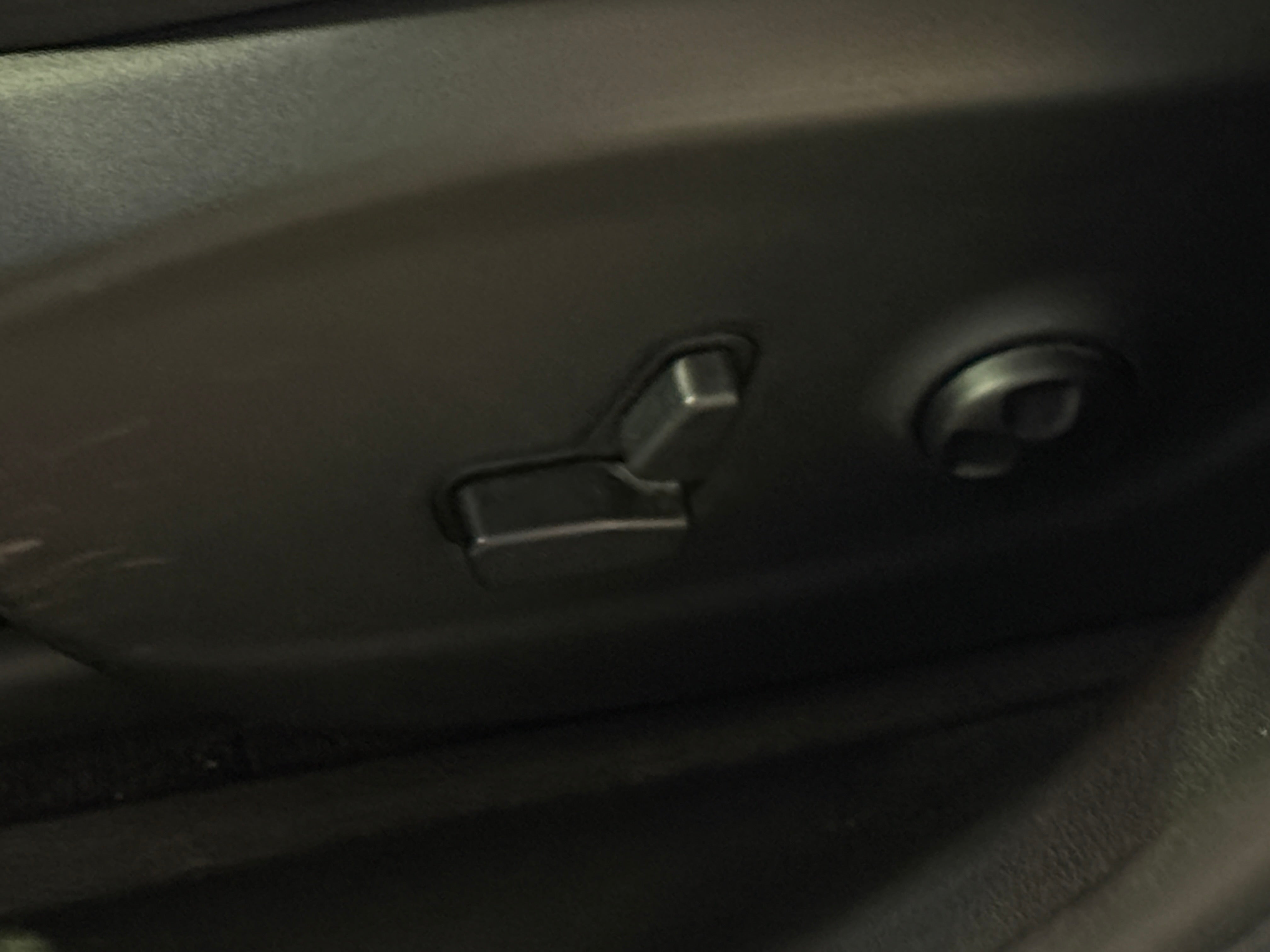 Used 2019 Jeep Cherokee Limited with VIN 1C4PJMDNXKD146961 for sale in South Chesterfield, VA