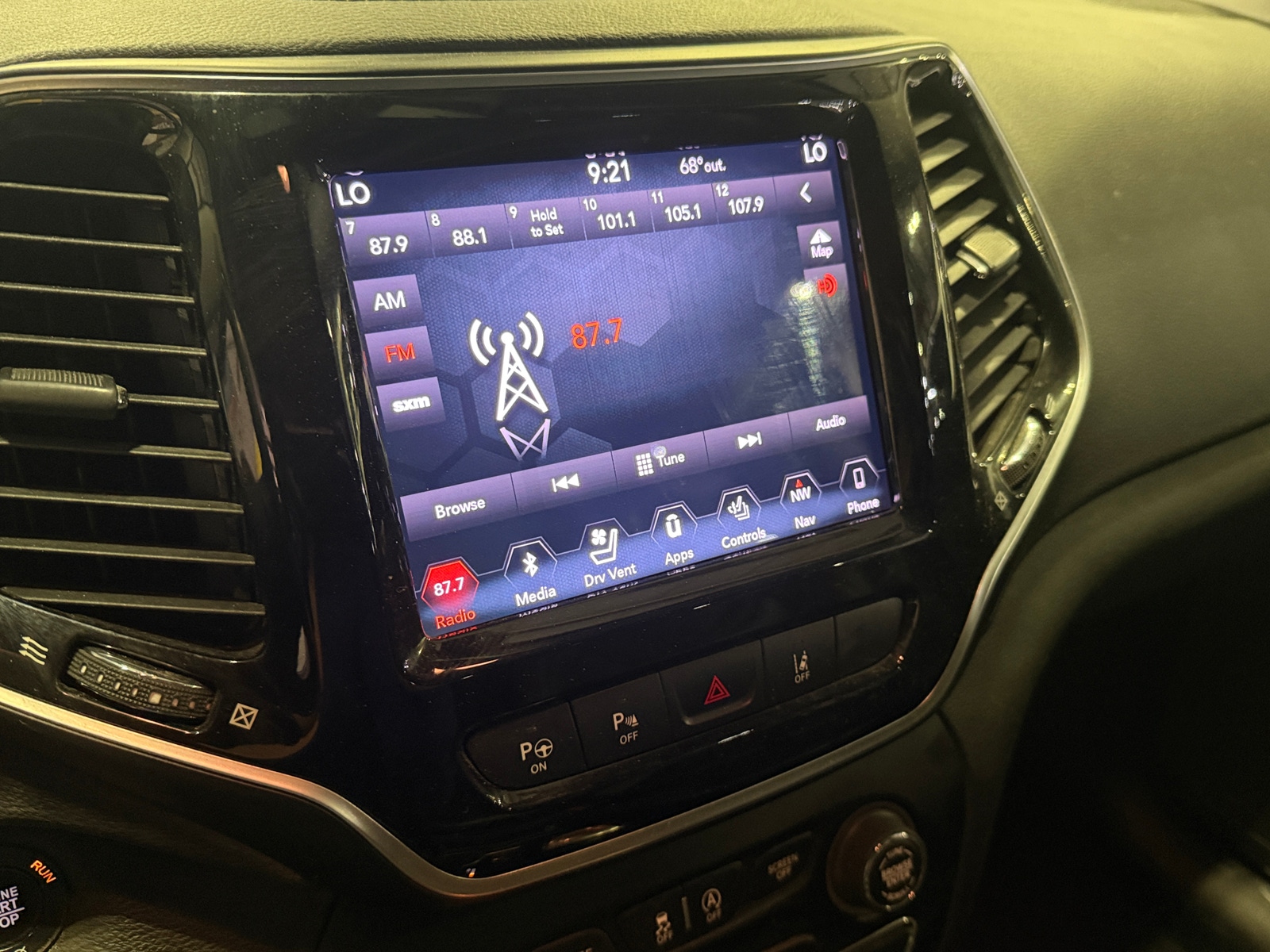 Thumbnail: 2019 Jeep Cherokee - 3