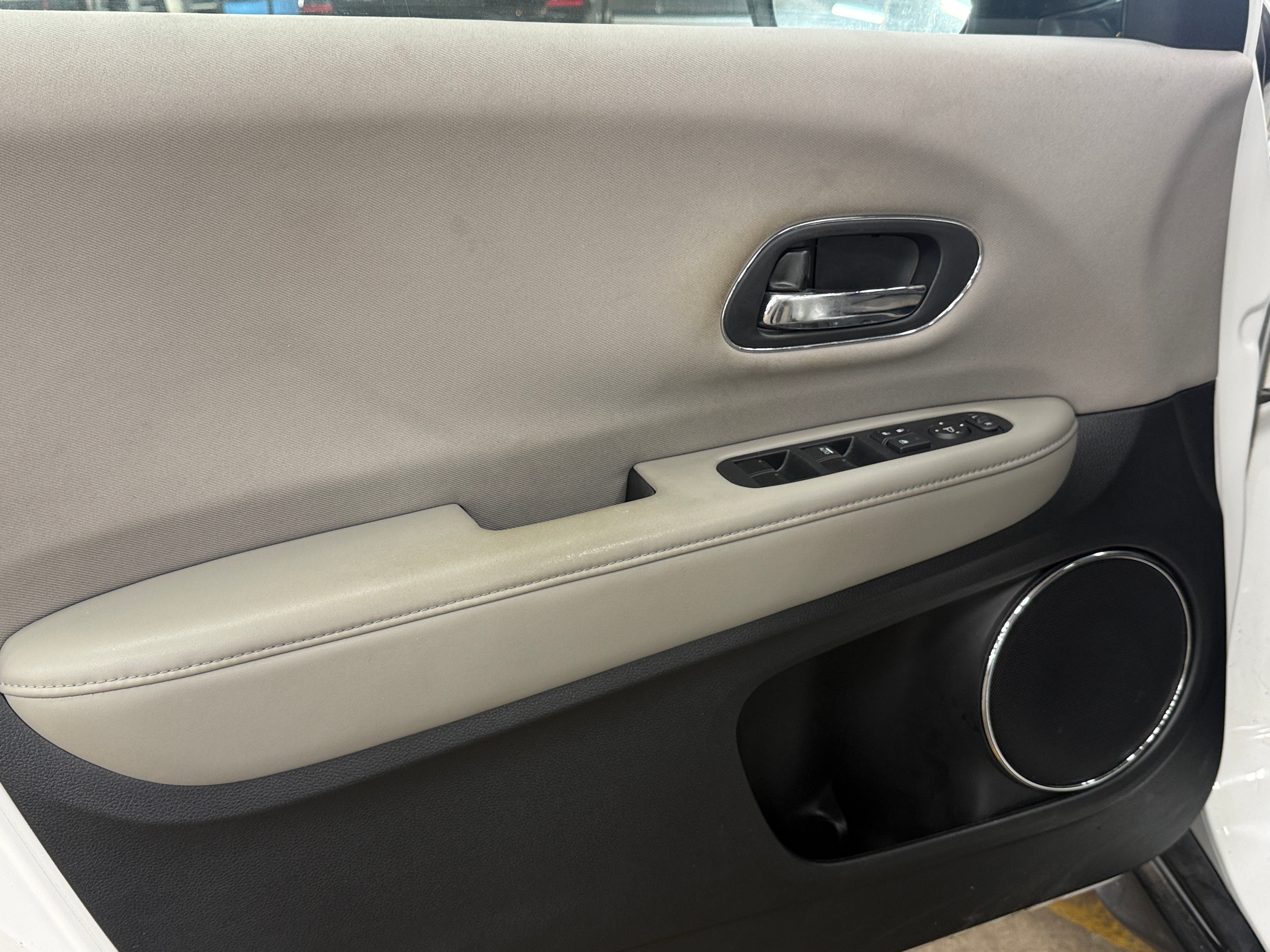 2018 Honda HR-V EX - Photo 2