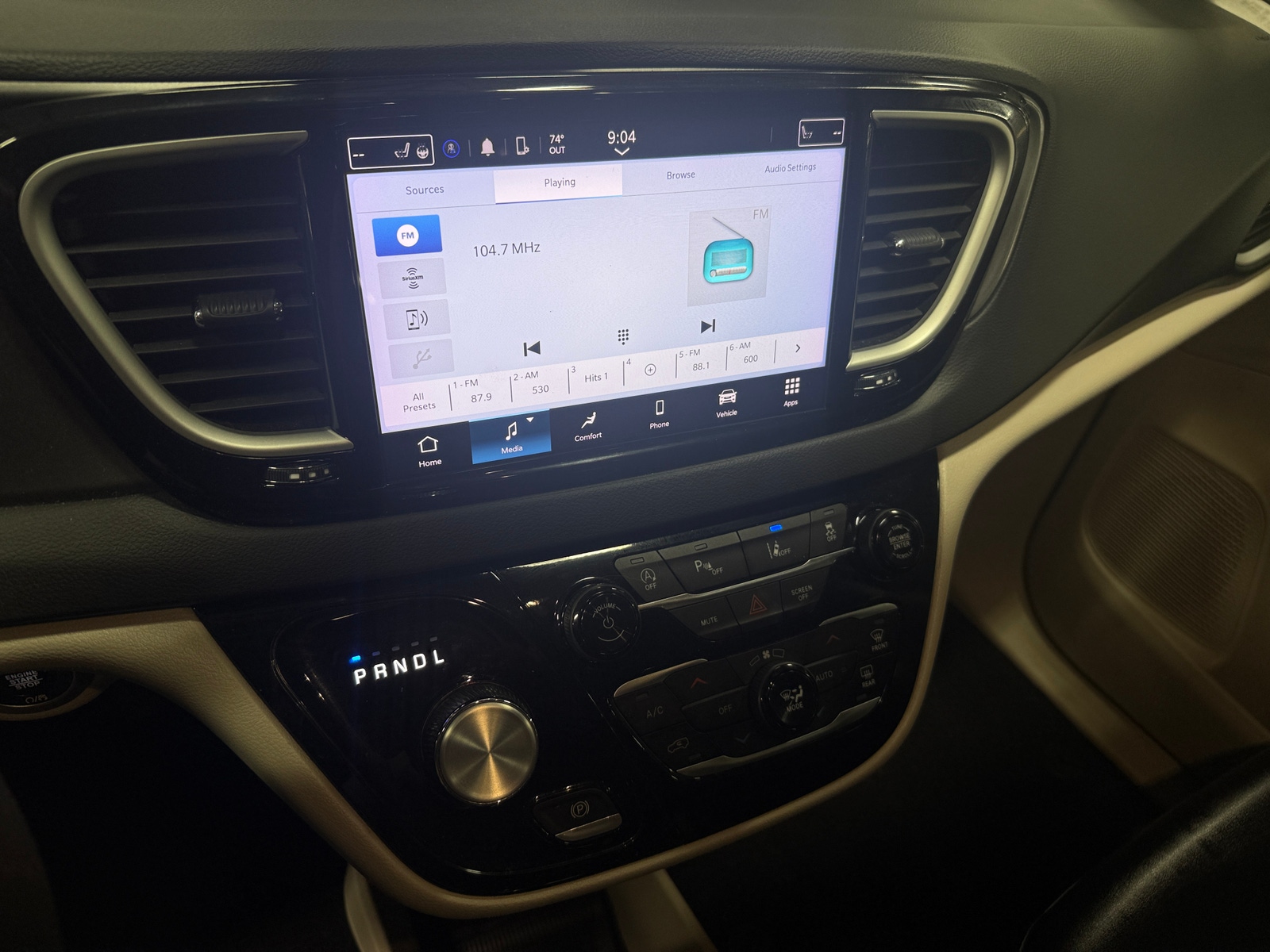 Thumbnail: 2024 Chrysler Pacifica - 3