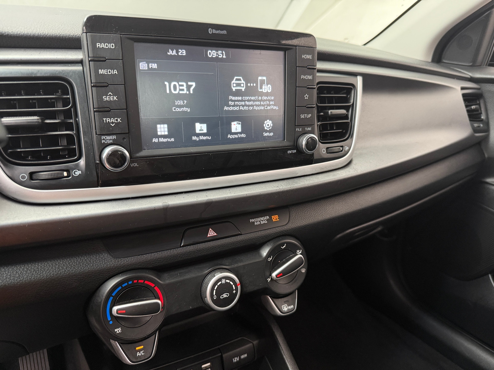 Thumbnail: 2019 Kia Rio - 4