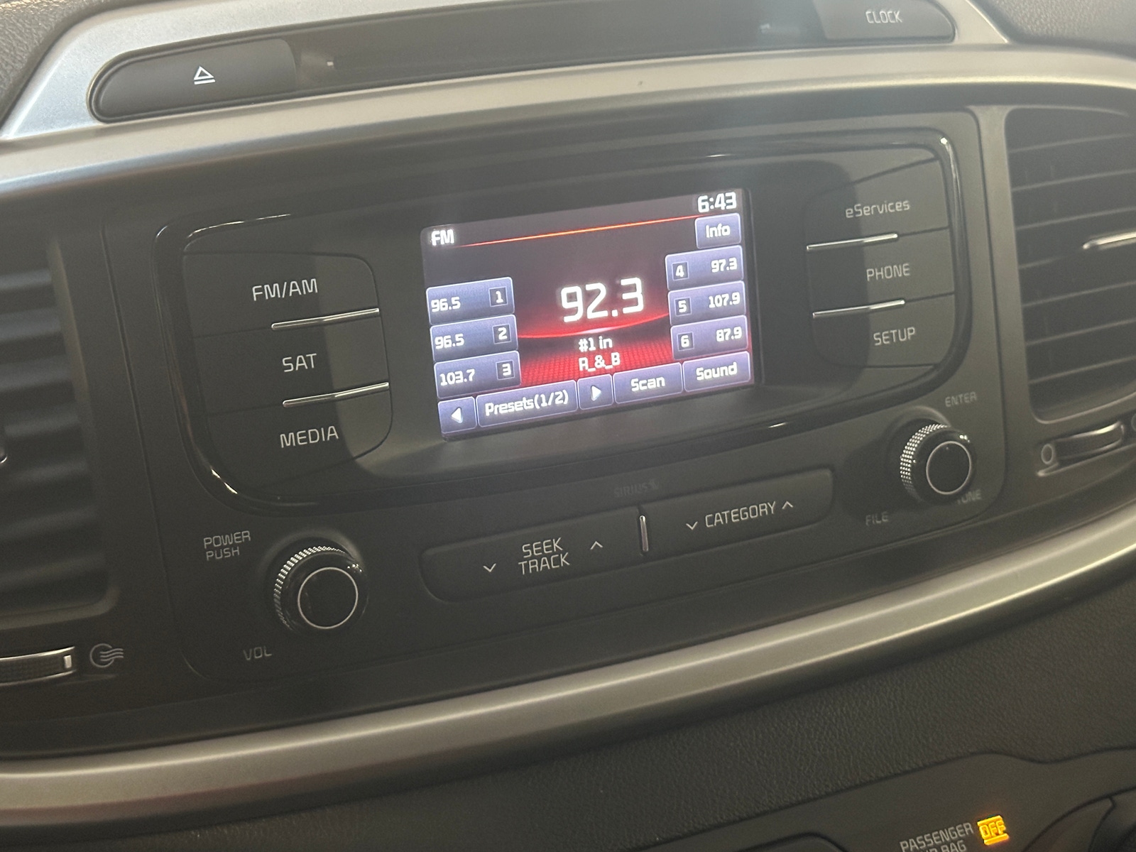 Thumbnail: 2016 Kia Sorento - 4