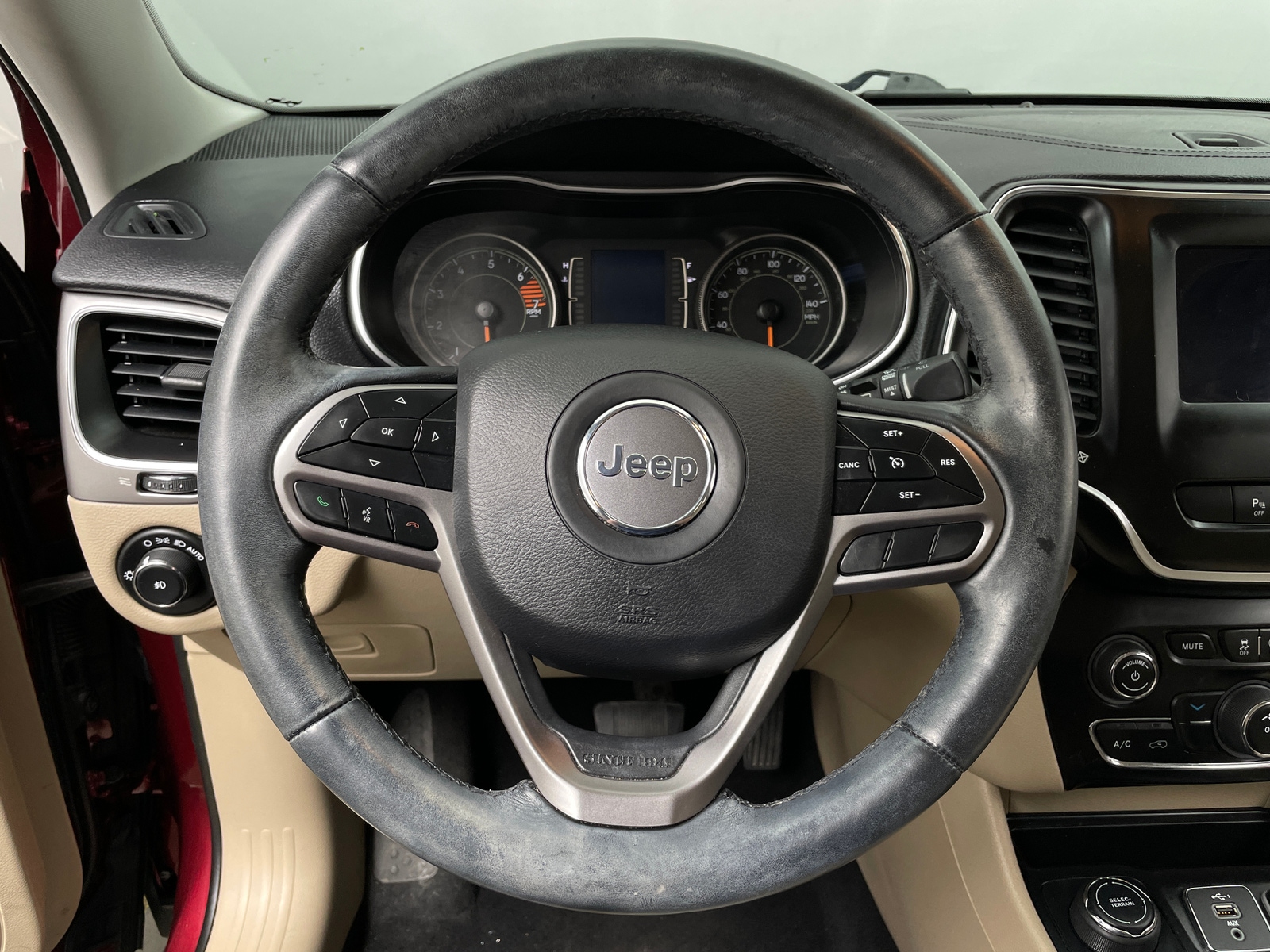 Thumbnail: 2019 Jeep Cherokee - 5
