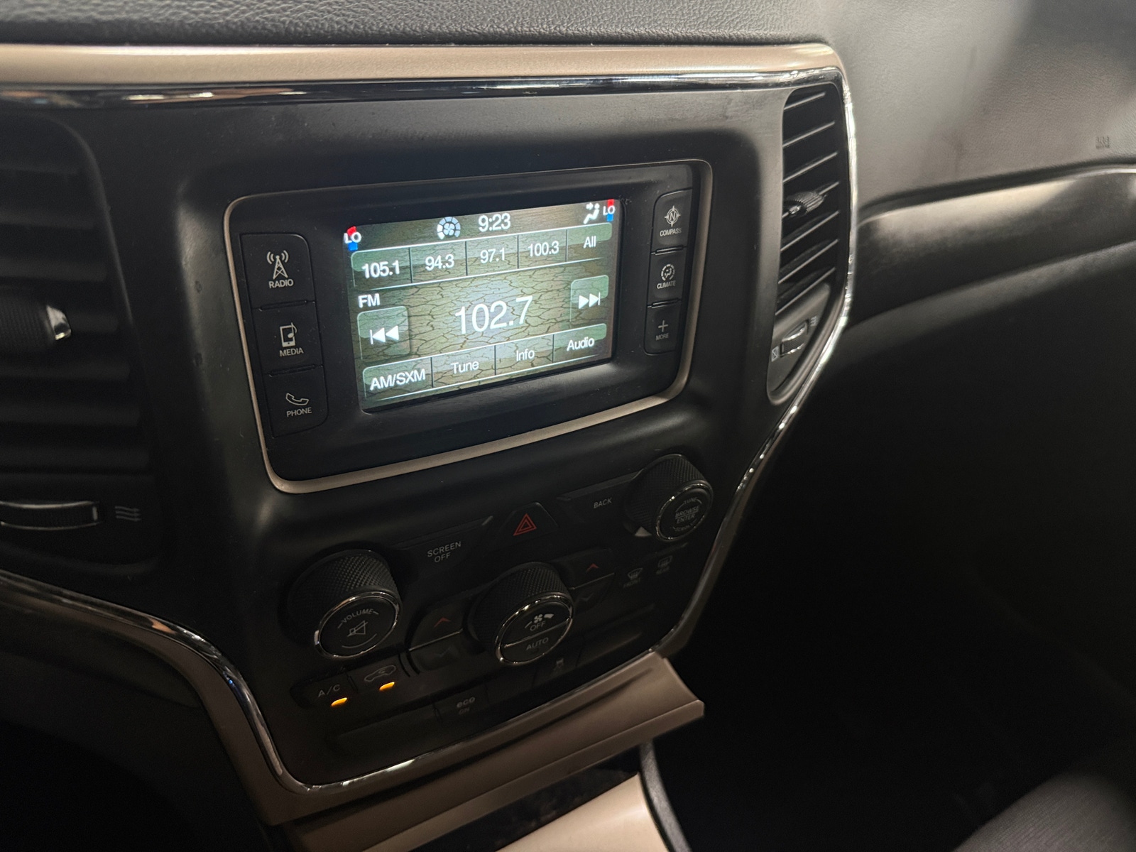 Thumbnail: 2015 Jeep Grand Cherokee - 4