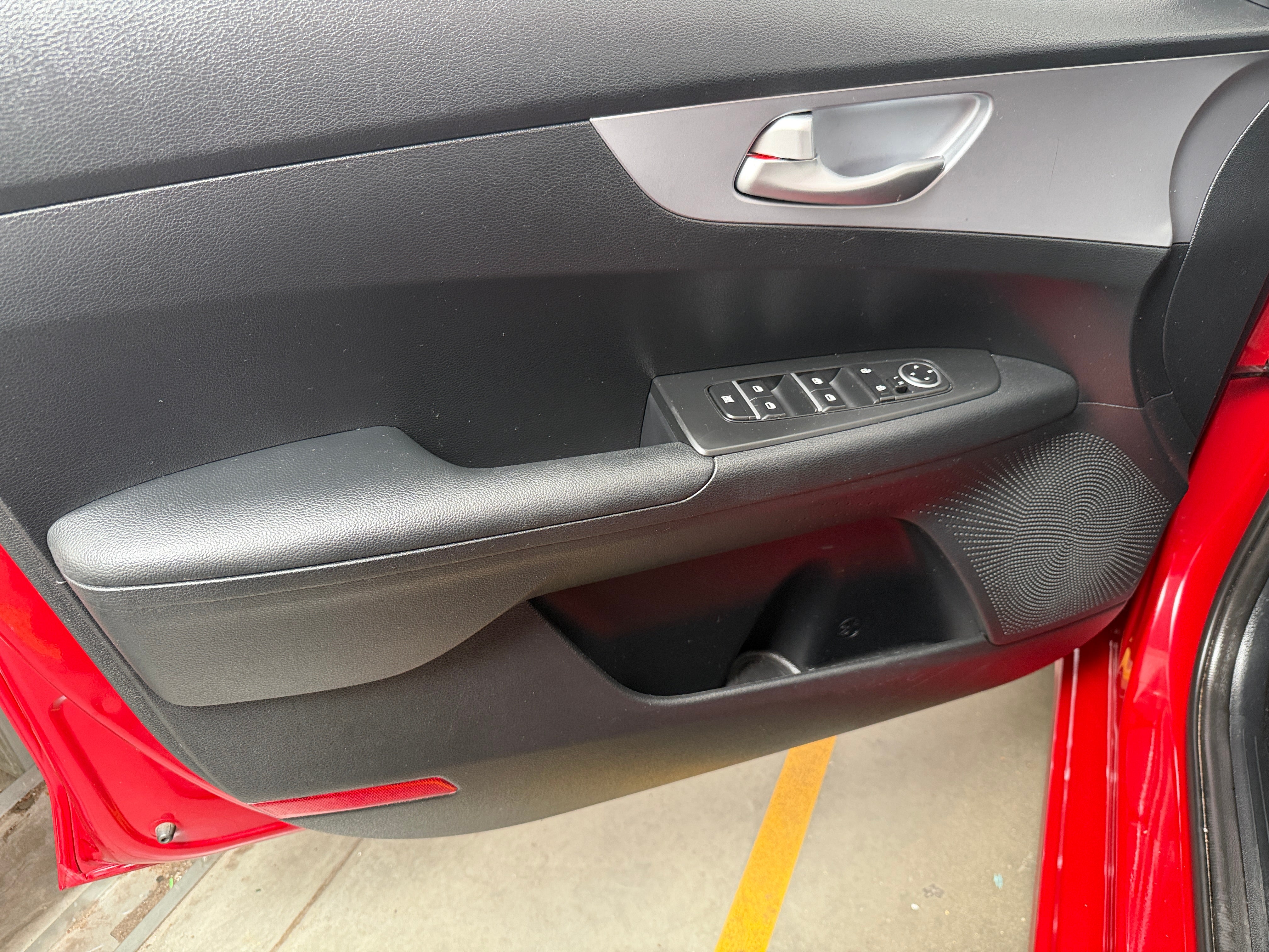 2024 Kia Forte LXS - Photo 8