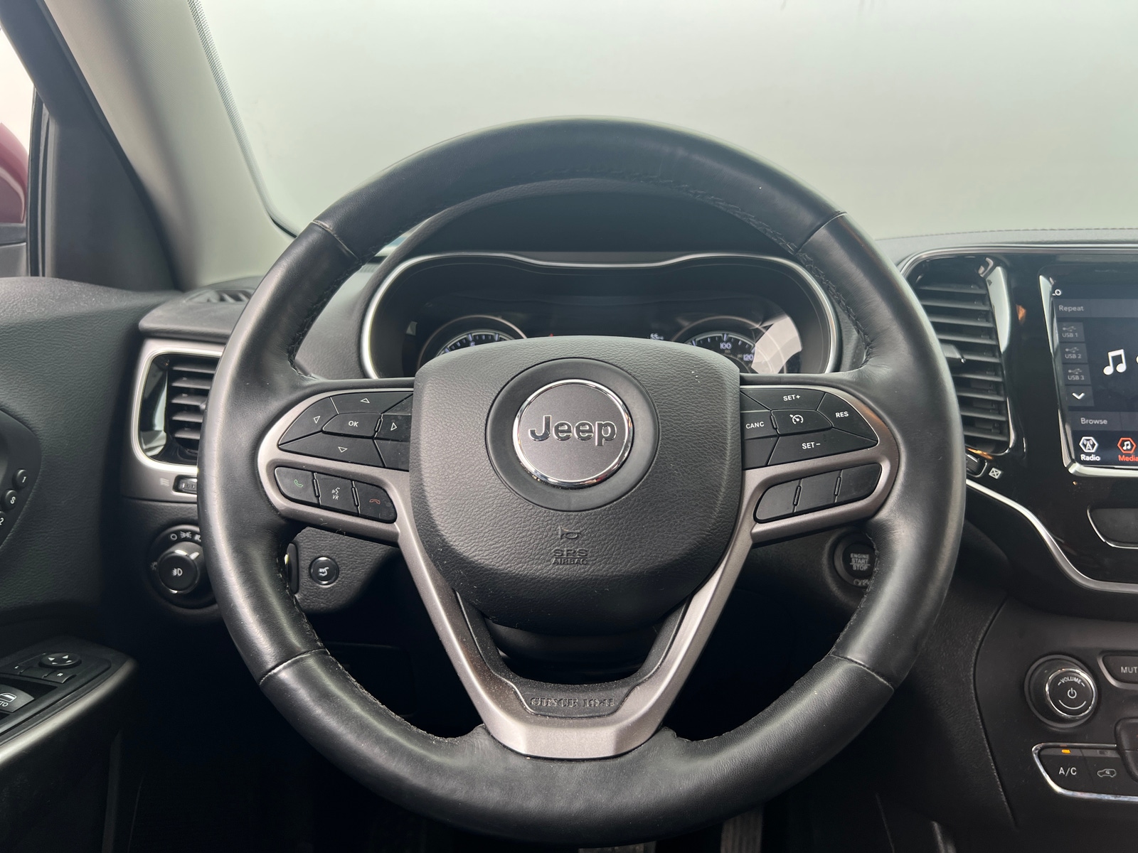 Thumbnail: 2019 Jeep Cherokee - 4