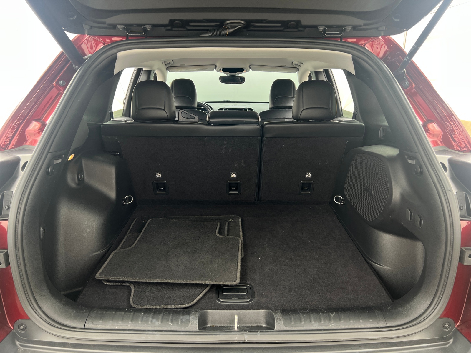 Thumbnail: 2019 Jeep Cherokee - 6