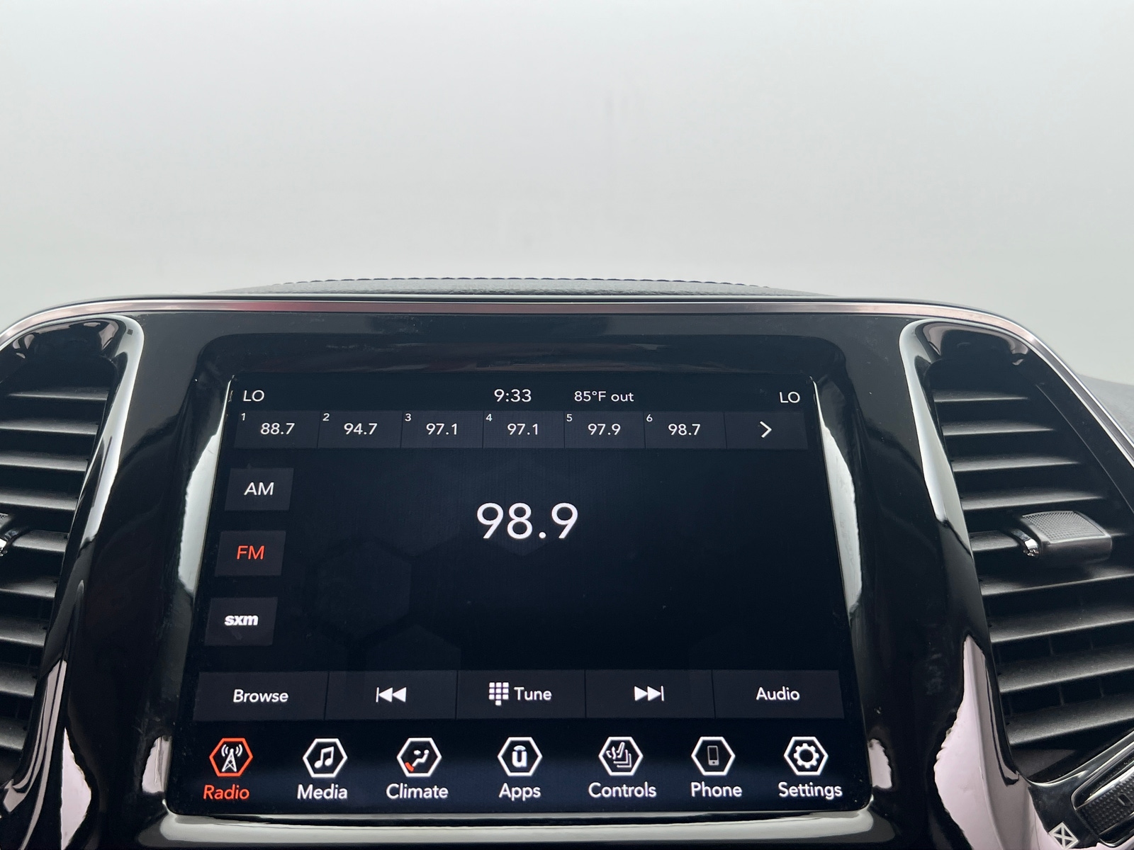 Thumbnail: 2019 Jeep Cherokee - 3