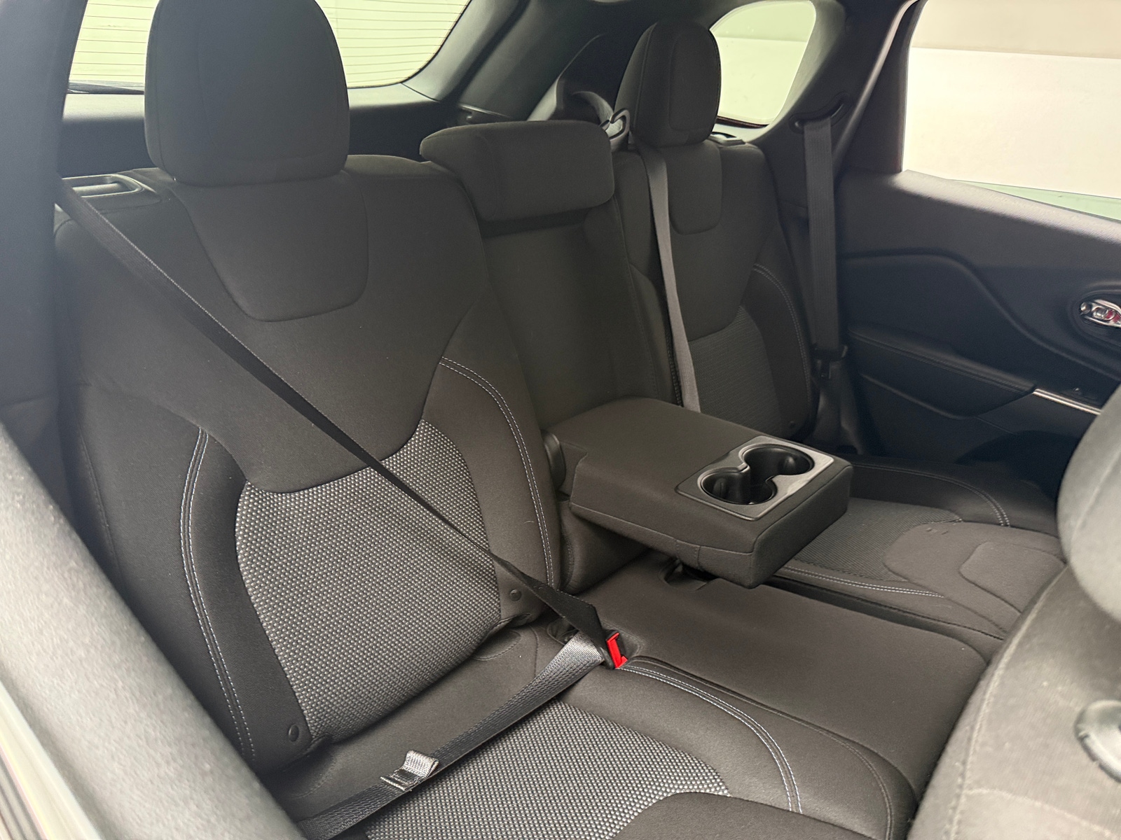 Thumbnail: 2019 Jeep Cherokee - 6